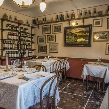 Albergo Ristorante Garibaldi Cisterna dʼAsti Eksteriør billede