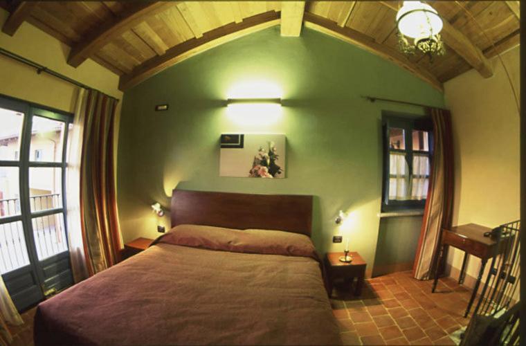 Albergo Ristorante Garibaldi Cisterna dʼAsti Værelse billede