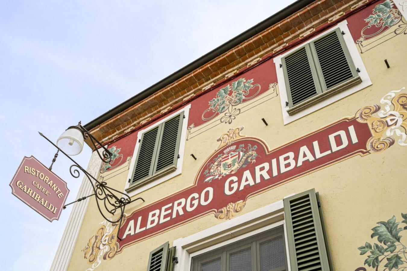 Albergo Ristorante Garibaldi Cisterna dʼAsti Eksteriør billede