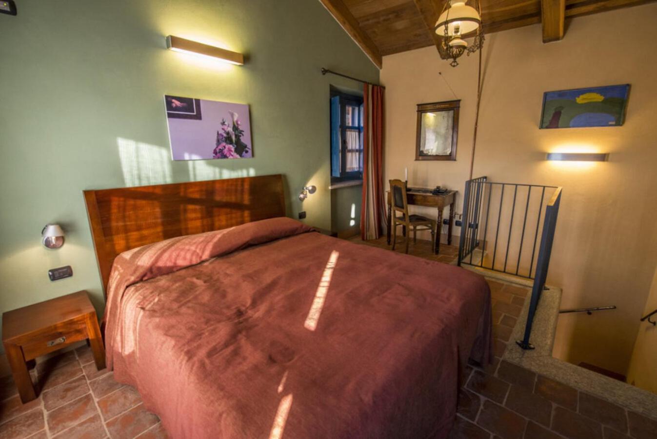 Albergo Ristorante Garibaldi Cisterna dʼAsti Eksteriør billede