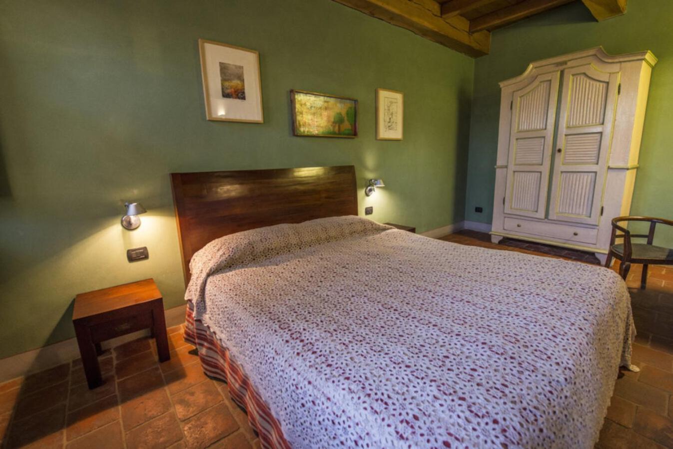Albergo Ristorante Garibaldi Cisterna dʼAsti Eksteriør billede