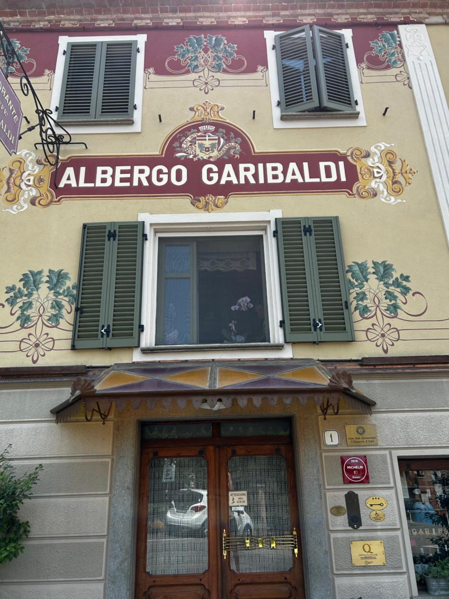 Albergo Ristorante Garibaldi Cisterna dʼAsti Eksteriør billede