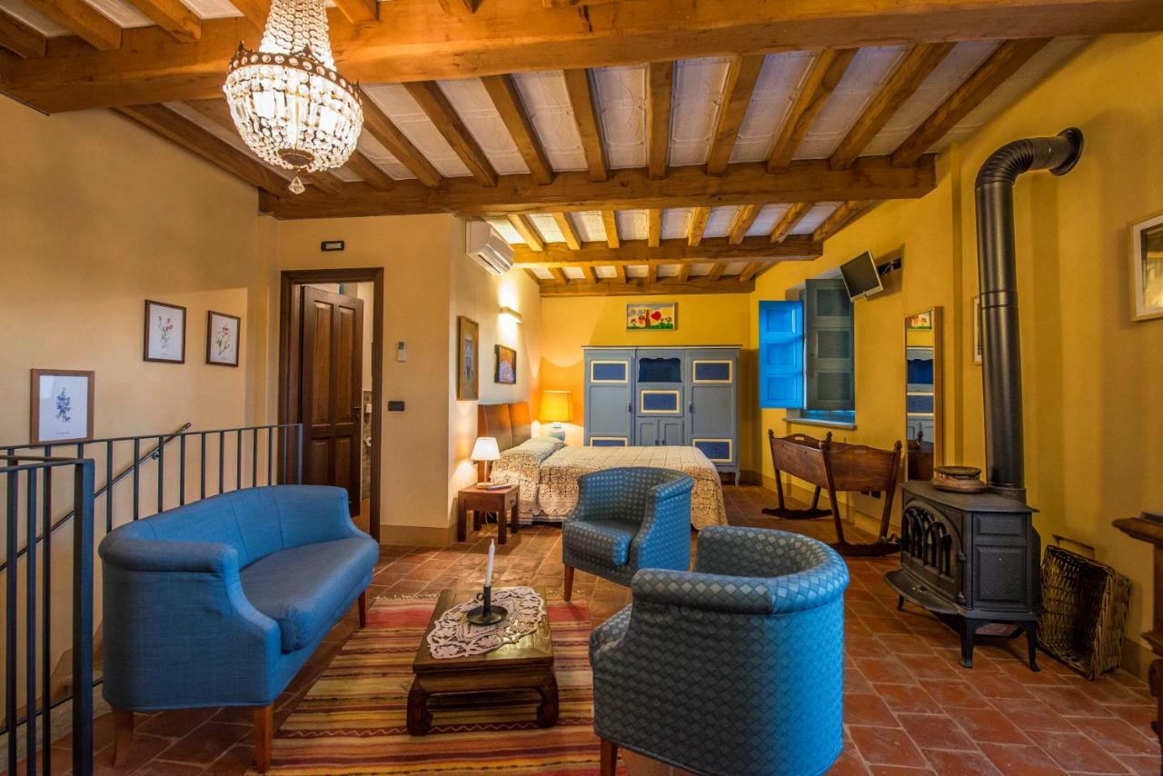 Albergo Ristorante Garibaldi Cisterna dʼAsti Eksteriør billede