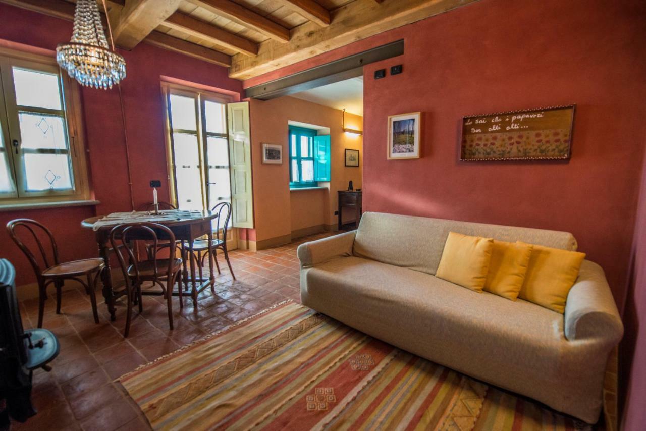 Albergo Ristorante Garibaldi Cisterna dʼAsti Eksteriør billede