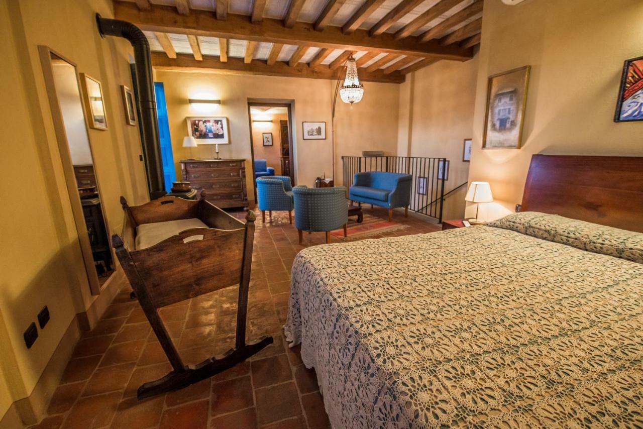 Albergo Ristorante Garibaldi Cisterna dʼAsti Eksteriør billede