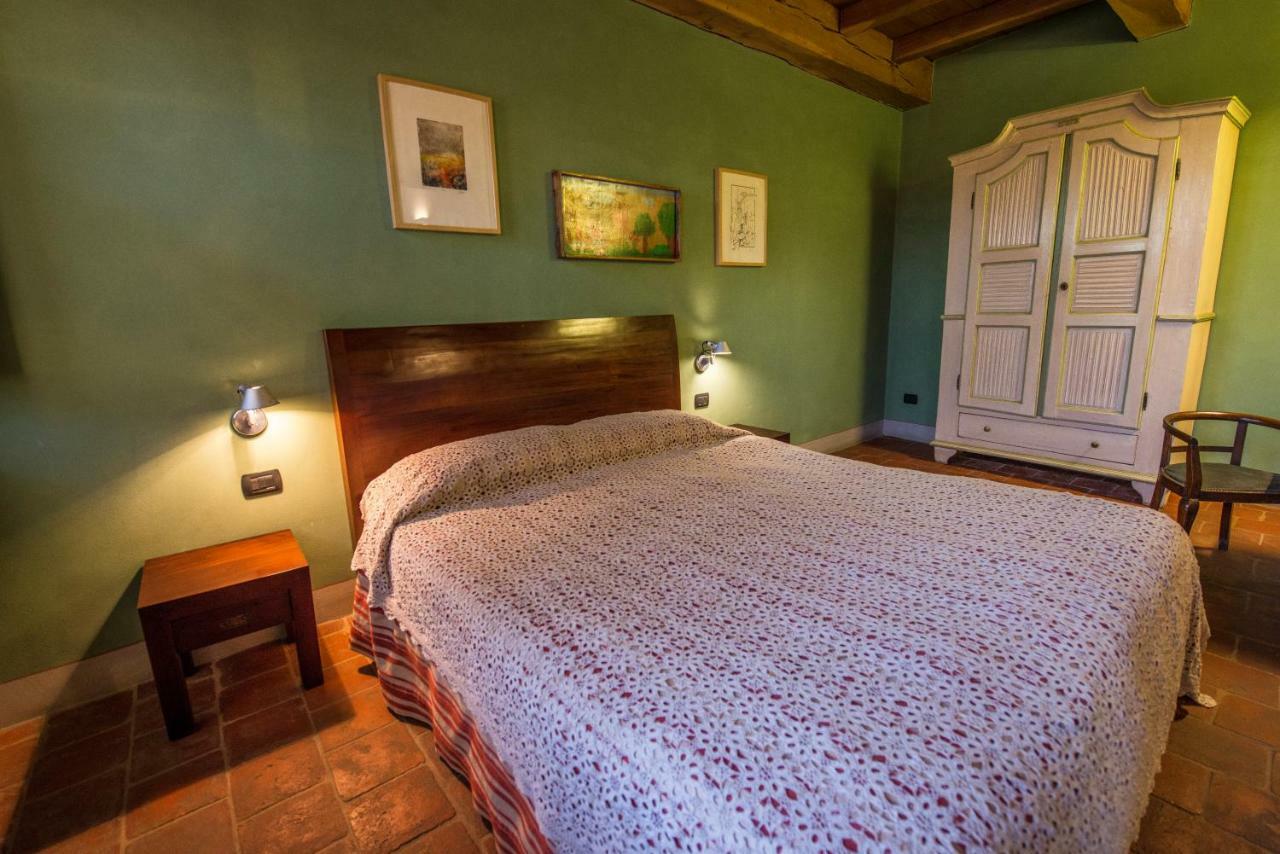Albergo Ristorante Garibaldi Cisterna dʼAsti Eksteriør billede