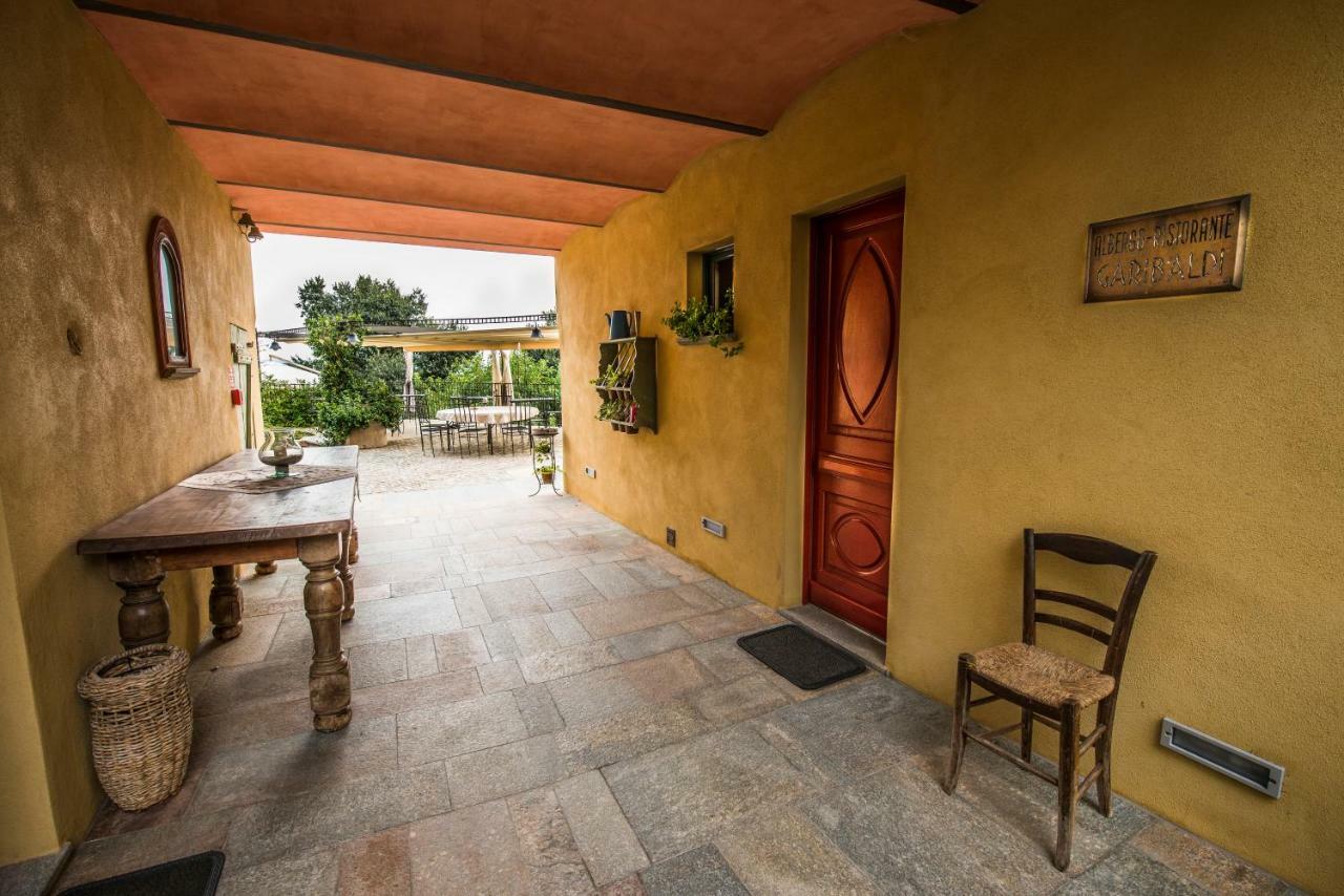 Albergo Ristorante Garibaldi Cisterna dʼAsti Eksteriør billede
