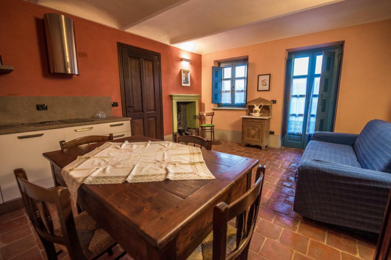 Albergo Ristorante Garibaldi Cisterna dʼAsti Eksteriør billede
