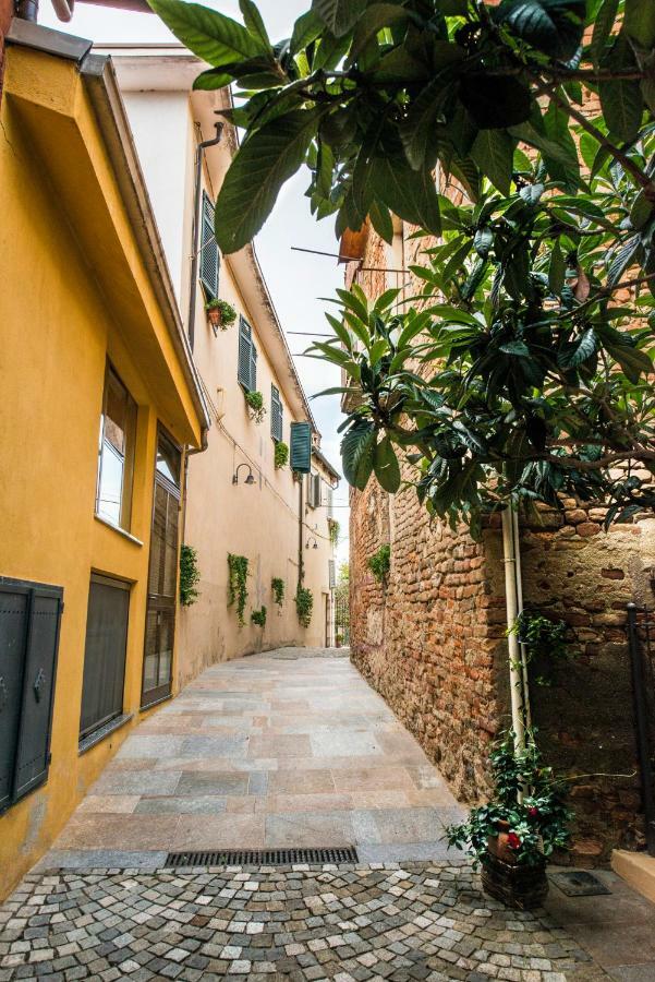 Albergo Ristorante Garibaldi Cisterna dʼAsti Eksteriør billede
