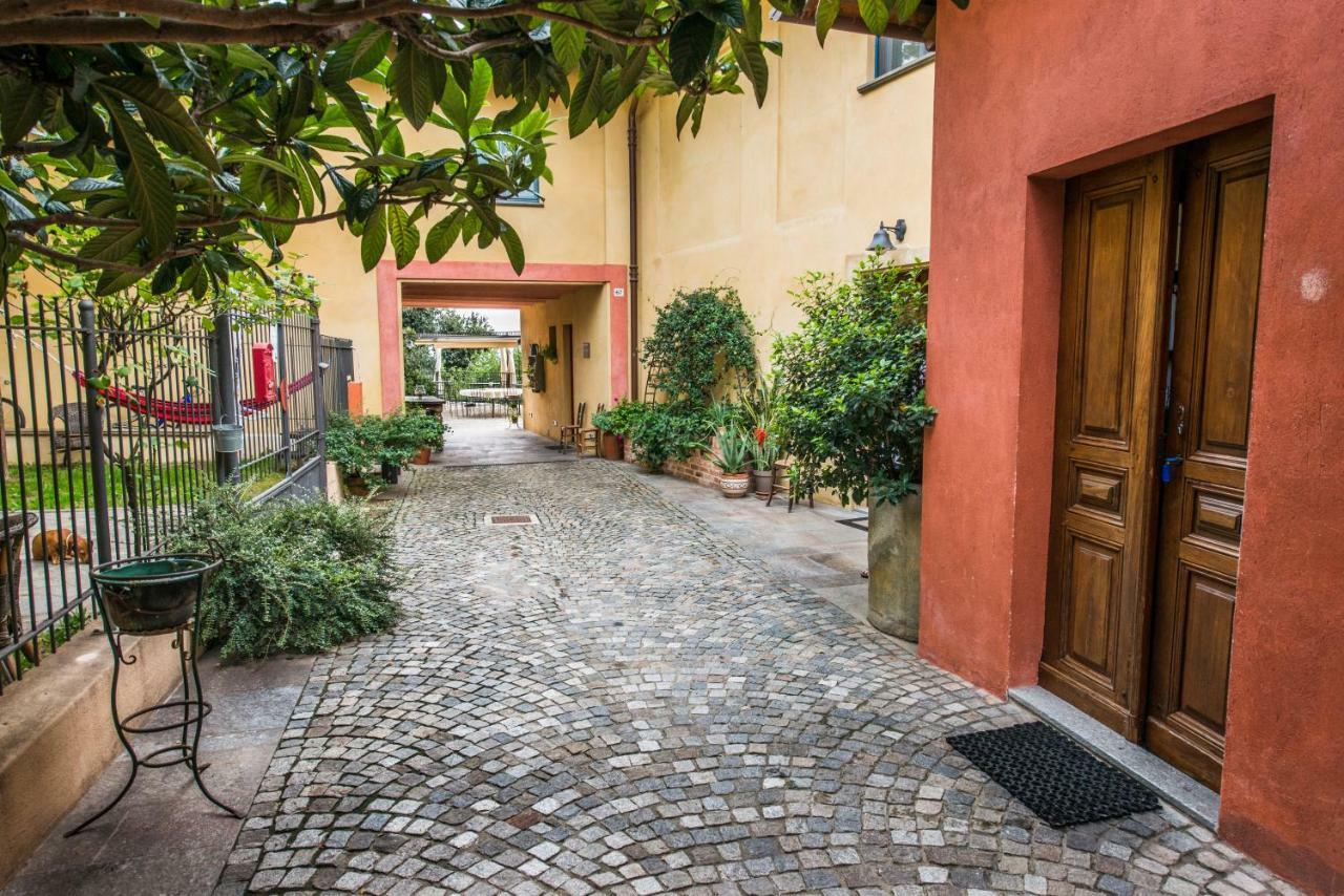 Albergo Ristorante Garibaldi Cisterna dʼAsti Eksteriør billede